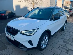 Weiss/ dach schwarz Gebraucht 2024 Seat Arona FR SUV | 24.980 € (Etwas zu teuer)