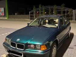 Grün Gebraucht 1995 BMW 316 Basis Limousine | 2.990 €