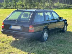 Blau Gebraucht 1987 Mercedes E230 Kombi | 7.950 €