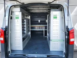 Silber Gebraucht 2022 Mercedes Vito Van / Kleinbus | 26.900 € (Guter Preis)
