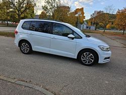Weiß Gebraucht 2019 VW Touran Van / Kleinbus | 19.600 € (Fairer Preis)