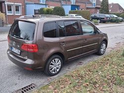Braun Gebraucht 2011 VW Touran Highline Van / Kleinbus | 4.900 € (Fairer Preis)