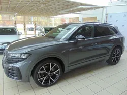 Grau Gebraucht 2024 VW Touareg Style SUV | 87.990 €