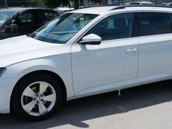 Weiß Gebraucht 2018 Skoda Superb Ambition Kombi | 17.900 € (Fairer Preis)