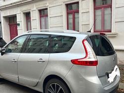 Grau Gebraucht 2013 Renault Scénic III Bose Edition Van / Kleinbus | 5.300 € (Fairer Preis)