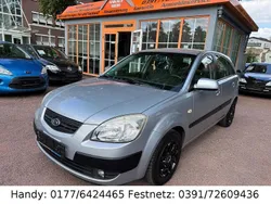 Silber Gebraucht 2006 Kia Rio Limousine | 2.890 € (Guter Preis)