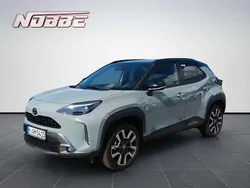 Urban khaki / dach schwarz Gebraucht 2025 Toyota Yaris Cross Edition SUV | 34.900 € (Etwas zu teuer)