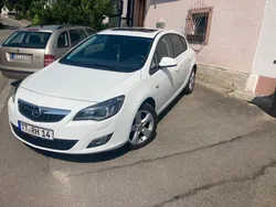 Weiß Gebraucht 2011 Opel Astra Design Edition Limousine | 4.390 € (Fairer Preis)