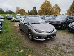Grau Gebraucht 2016 Toyota Auris Hybrid Edition-S Limousine | 13.990 € (Fairer Preis)