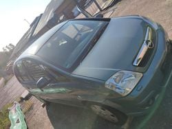Blau Gebraucht 2006 Opel Meriva Van / Kleinbus | 2.800 € (Fairer Preis)