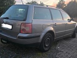 Grau Gebraucht 2002 VW Passat Kombi | 1.400 € (Etwas zu teuer)