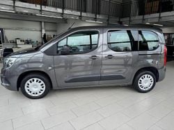 Grau Gebraucht 2022 Opel Combo Life Van / Kleinbus | 16.870 € (Fairer Preis)
