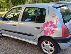 Silber Gebraucht 2001 Renault Clio II Limousine | 2.000 € (Fairer Preis)