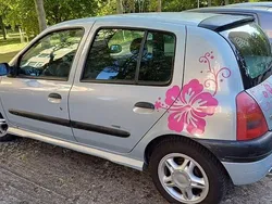 Silber Gebraucht 2001 Renault Clio II Limousine | 2.990 € (Fairer Preis)