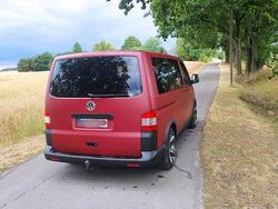 Rot Gebraucht 2006 VW Caravelle Van / Kleinbus | 9.000 €
