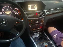 Gelb Gebraucht 2012 Mercedes E200 Elegance Limousine | 2.800 €