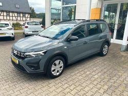 Grau Gebraucht 2023 Dacia Jogger Essentiel Limousine | 17.890 € (Fairer Preis)