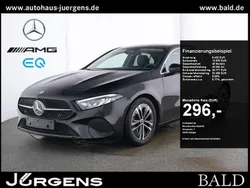 Schwarz night black Gebraucht 2024 Mercedes A200 Progressive Limousine | 30.610 € (Fairer Preis)