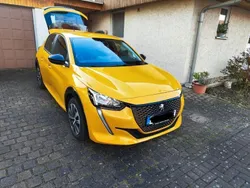 Gelb Gebraucht 2022 Peugeot e-208 Active Kleinwagen | 16.800 € (Fairer Preis)