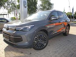 Grau Gebraucht 2024 VW Tiguan Life SUV | 35.990 € (Etwas zu teuer)