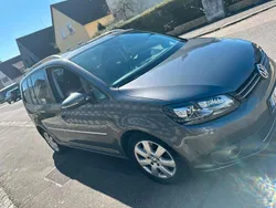 Grau Gebraucht 2012 VW Touran Highline Van / Kleinbus | 10.500 € (Etwas zu teuer)