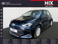 Mysticschwarz mica Gebraucht 2022 Toyota Yaris Hybrid Basis Limousine | 19.650 € (Fairer Preis)