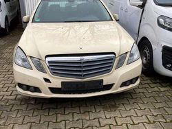 Hellelfenbein Gebraucht 2011 Mercedes E200 Limousine | 1.990 € (Etwas zu teuer)