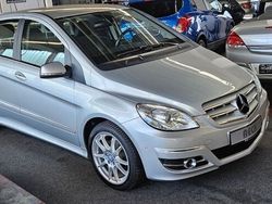 Silber Gebraucht 2011 Mercedes B180 Van / Kleinbus | 12.000 €