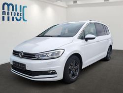 Pure white Gebraucht 2017 VW Touran Highline Van / Kleinbus | 21.690 € (Fairer Preis)