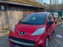 Rot Gebraucht 2011 Peugeot 107 Kleinwagen | 1.800 € (Guter Preis)