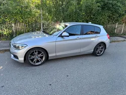 Silber Gebraucht 2015 BMW 118 Performance Kleinwagen | 13.600 € (Fairer Preis)