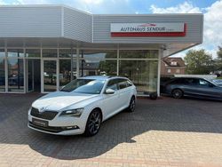Weiß Gebraucht 2016 Skoda Superb Ambition Kombi | 14.790 € (Fairer Preis)