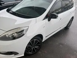 Weiß Gebraucht 2014 Renault Grand Scénic III Van / Kleinbus | 6.800 € (Etwas zu teuer)