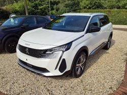 Weiß (weiss) Gebraucht 2023 Peugeot 5008 Allure Van / Kleinbus | 23.590 € (Fairer Preis)
