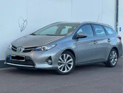 Grau Gebraucht 2015 Toyota Auris Hybrid Kombi | 11.999 € (Fairer Preis)