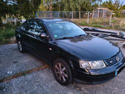 Schwarz Gebraucht 2000 VW Passat Limousine | 1.999 € (Guter Preis)