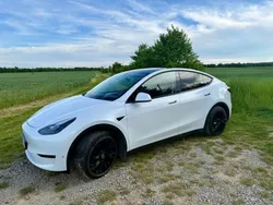 Weiß Gebraucht 2022 Tesla Model Y Long Range SUV | 31.000 € (Fairer Preis)