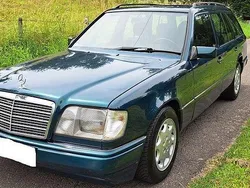 Grün Gebraucht 1996 Mercedes E220 Kombi | 4.900 € (Teuer)