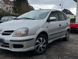 Silber Gebraucht 2001 Nissan Almera Tino Van / Kleinbus | 1.850 €