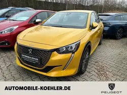 Lack gelb faro/typ aussenverkl Gebraucht 2021 Peugeot e-208 Active Kleinwagen | 14.890 € (Fairer Preis)