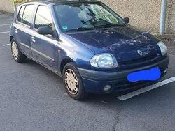 Blau Gebraucht 2000 Renault Clio II Limousine | 3.500 € (Teuer)