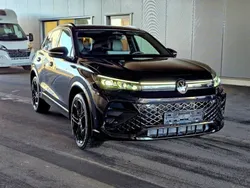 Deep black perleffekt (metallic) Gebraucht 2024 VW Tiguan R-line SUV | 48.880 € (Fairer Preis)