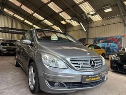 Grau Gebraucht 2005 Mercedes 180 Limousine | 4.250 €