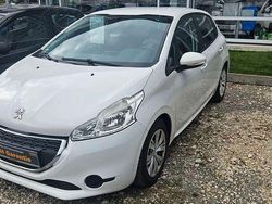 Weiß Gebraucht 2014 Peugeot 208 Active Kleinwagen | 4.790 € (Fairer Preis)