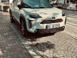 Weiß Gebraucht 2022 Toyota Yaris Cross Sport SUV | 26.650 € (Etwas zu teuer)