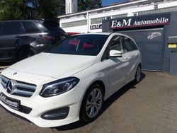 Weiß Gebraucht 2016 Mercedes B250 Urban Van / Kleinbus | 16.980 € (Fairer Preis)