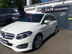 Weiß Gebraucht 2016 Mercedes B250 Urban Van / Kleinbus | 17.980 € (Fairer Preis)