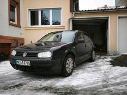 Schwarz Gebraucht 2002 VW Golf IV Kleinwagen | 1.500 € (Fairer Preis)