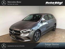 Grau Gebraucht 2024 Mercedes 200 Advanced Plus Limousine | 31.400 € (Teuer)
