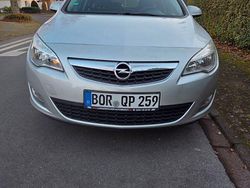 Silber Gebraucht 2010 Opel Astra Innovation Limousine | 5.000 € (Etwas zu teuer)
